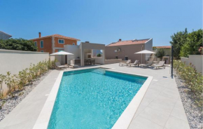 Lovely Home In Barbariga With Wifi